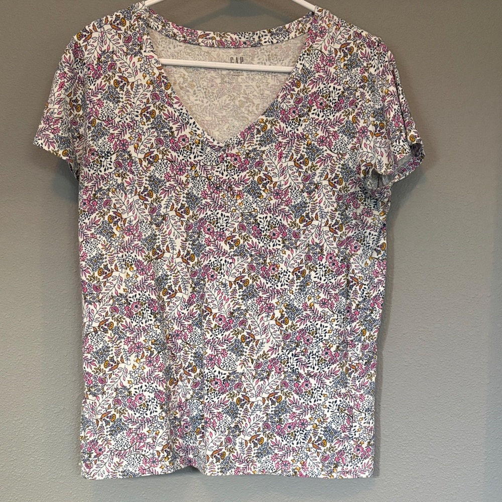 GAP Floral V-Neck Tee - Pink, White, Gray